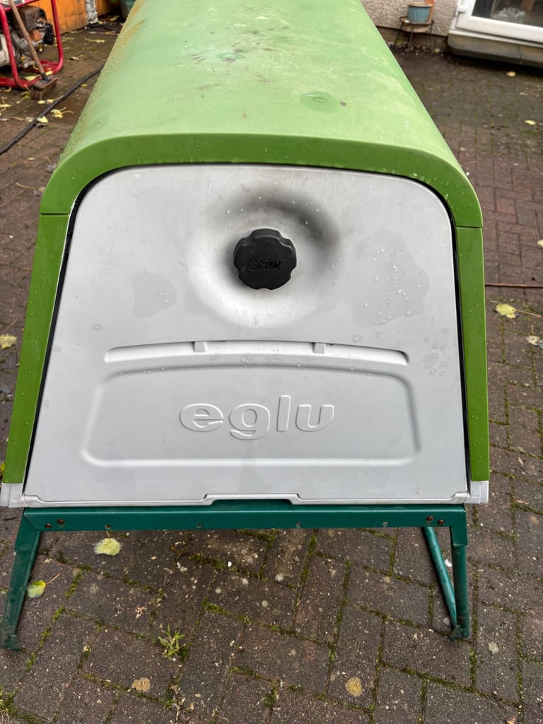 EGLU GO UP - CHICKEN COOP FOR 3 LARGE HENS
