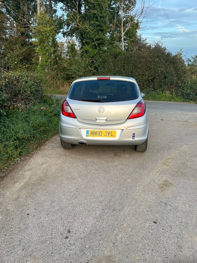 Vauxhall Corsa SXI, 1 year MOT, lots of service history, great car to drive and great condition! 