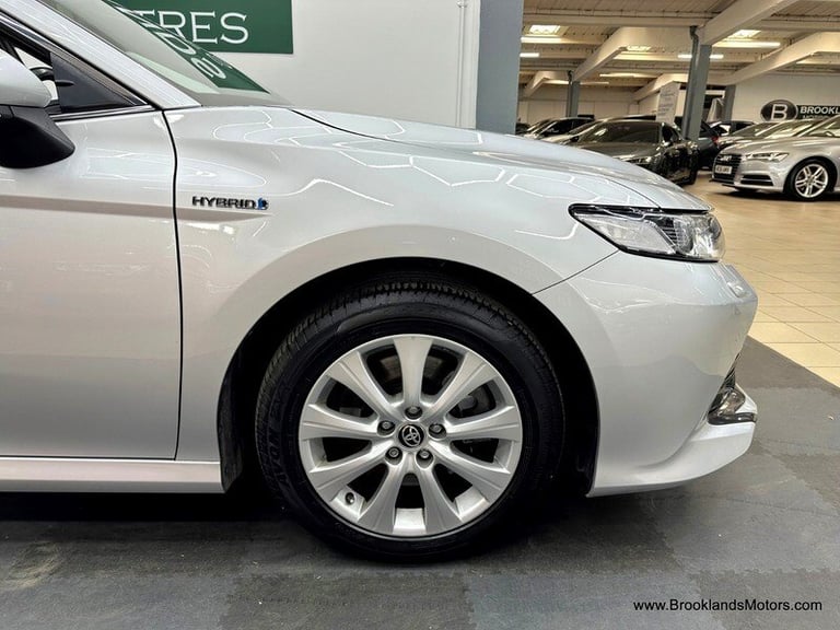 Toyota Camry 2.5 VVT-I DESIGN [SAT NAV, LEATHER &amp; HEATED SEATS]