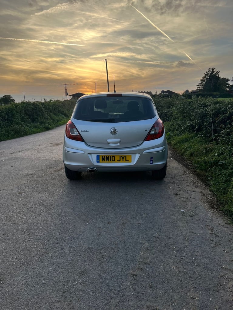 Vauxhall Corsa SXI, 1 year MOT, lots of service history, great car to drive and great condition! 