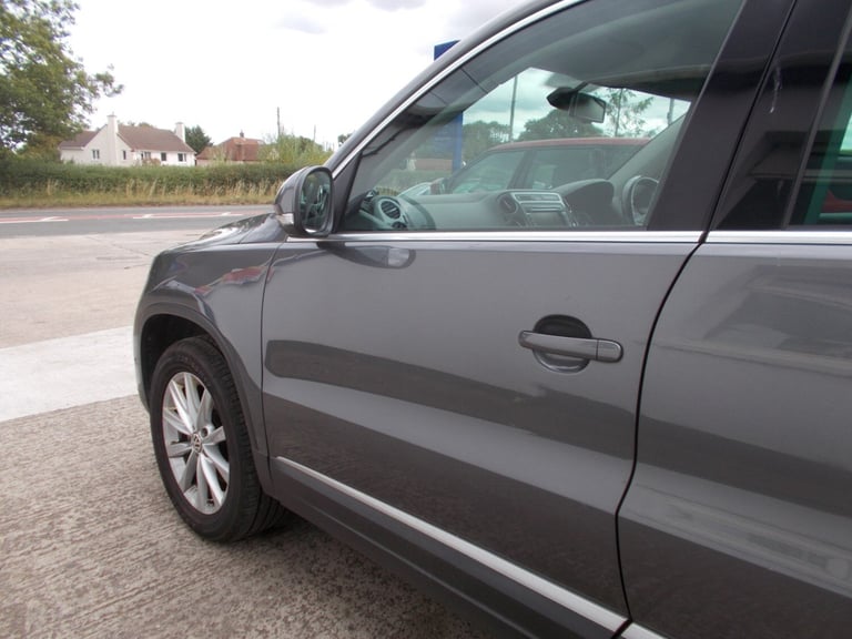 2012 Volkswagen Tiguan 2.0 TDi BlueMotion Tech SE 5dr ESTATE Diesel Manual