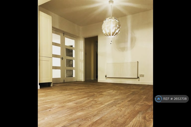 5 bedroom house in Ash Street/Church Road, Wrabness, CO11 (5 bed) (#2653708)