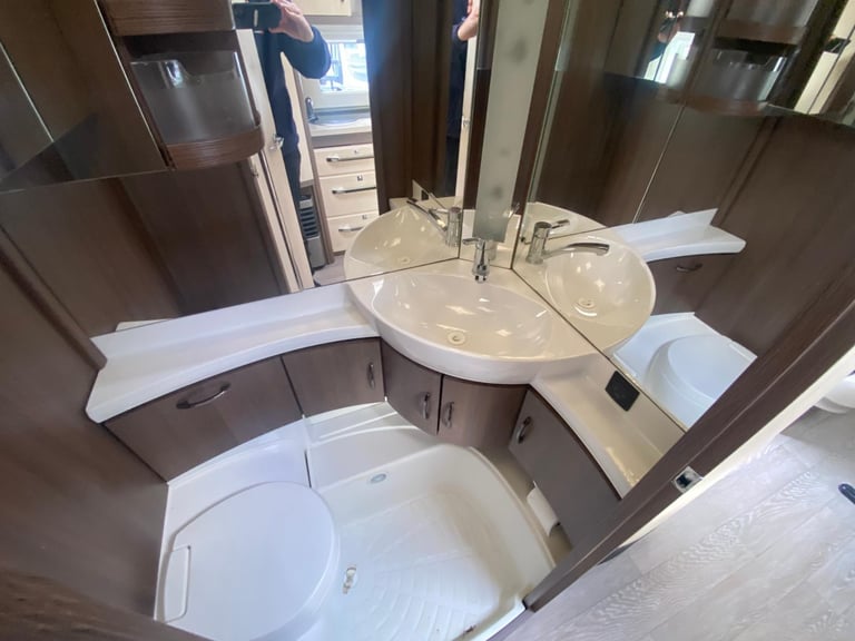 HOBBY PRESTIGE 560 WLU - 2016 - FIXED SINGLE BEDS - 4 BERTH - MOVER & BIKE RAKE