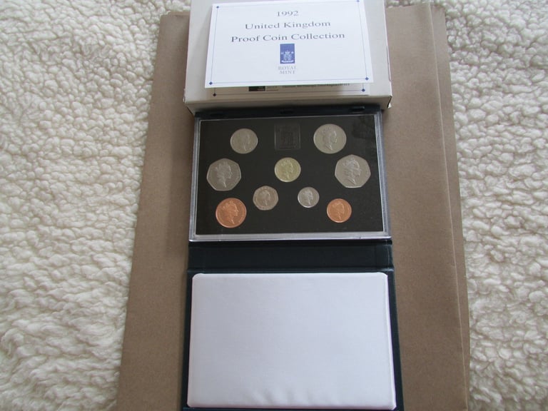 1992 UNITED KINGDOM PROOF COIN SET.