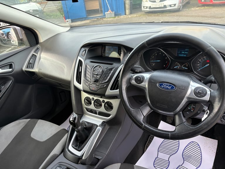 2011 Ford Focus 1.6 125 Zetec 5dr HATCHBACK Petrol Manual