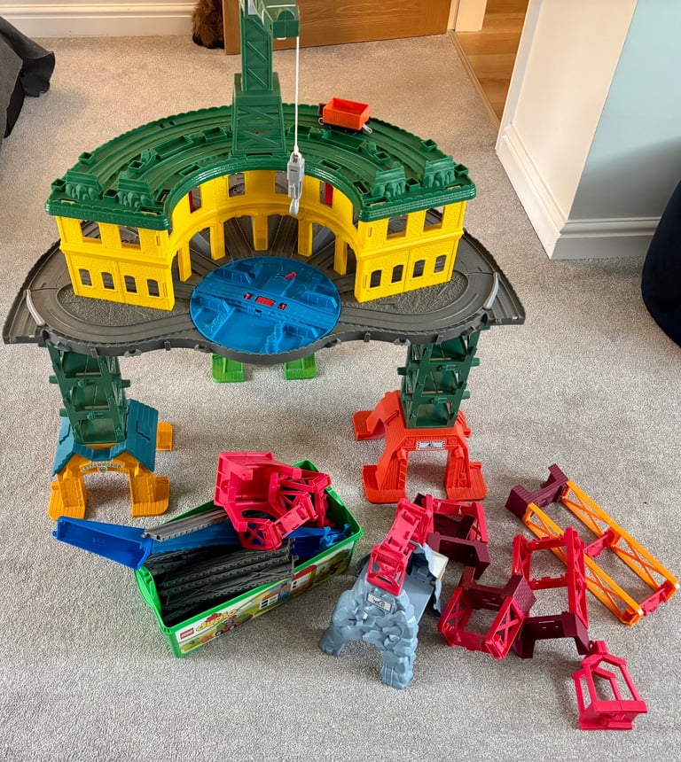 Thomas Tank Engine Super Set with Crane and Trains 