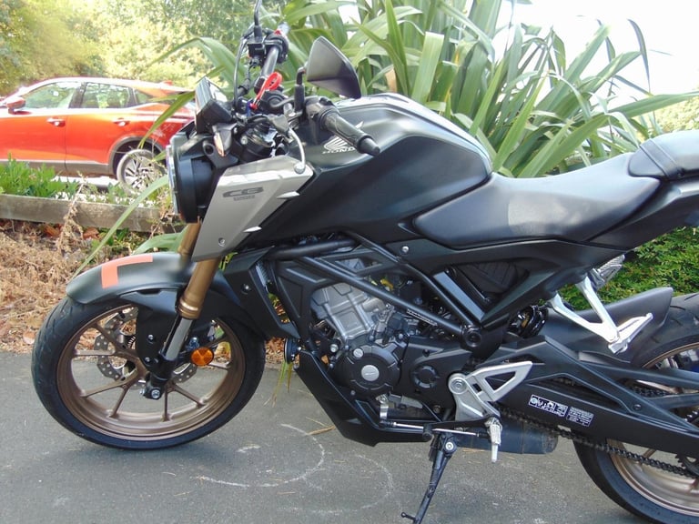 Honda CBF125NA-M CB125 2021 low miles splendid learner naked modern retro bike