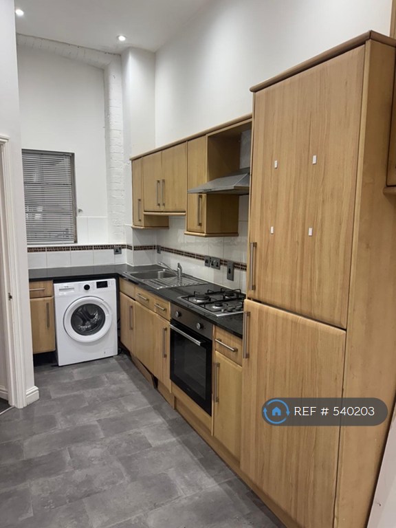 2 bedroom flat in Regent, Kettring, NN16 (2 bed) (#540203)