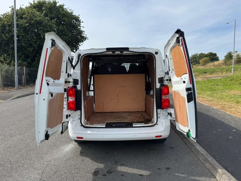 2021 Vauxhall Vivaro 1.5 Vivaro F2700 Sportive S/S Panel Van Diesel Manual