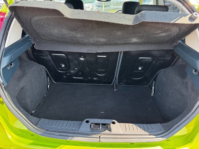 2009 Ford Fiesta 1.6 TDCi Titanium Hatchback 3 Door Squeeze Metallic Diesel Manual (110 g/km Hatc...