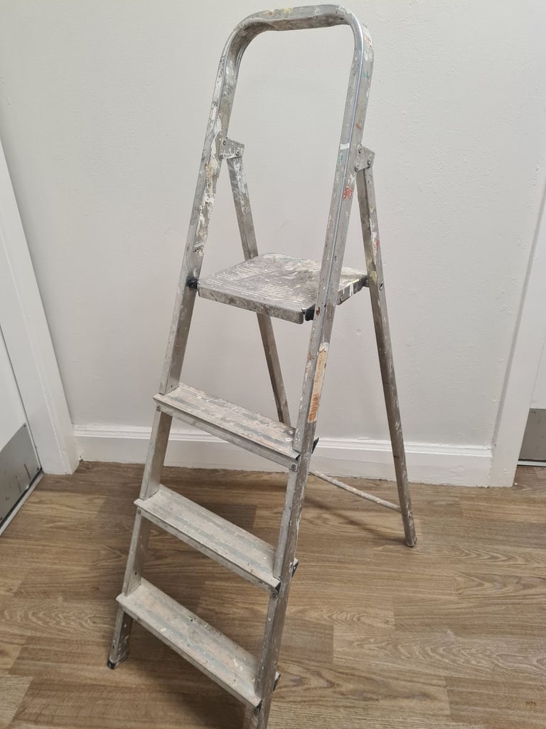 Lightweight step ladders