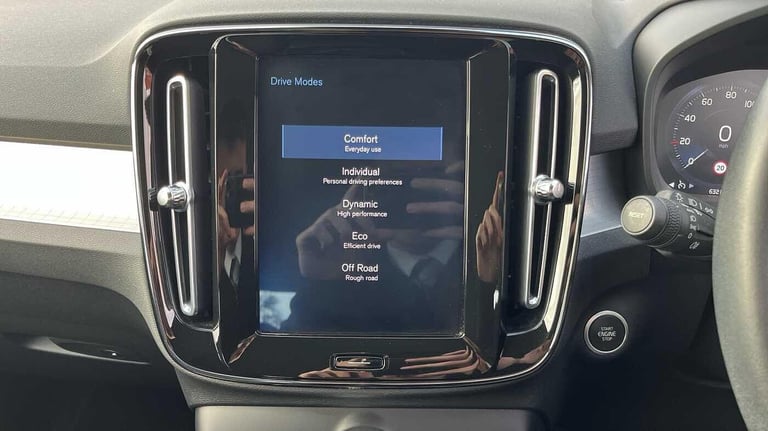 2020 Volvo XC40 Momentum B4 AWD mild hybrid ESTATE Petrol/Electric Hybrid Automatic