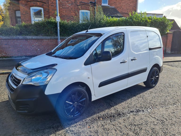 Three Front Seats July 2017 Peugeot Partner Professional HDI Diesel Van 1560cc Side Door Spoilers 