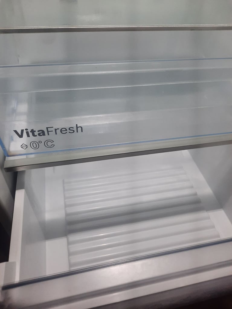 Series 4 KGN362LDFG 70/30 Fridge Freezer