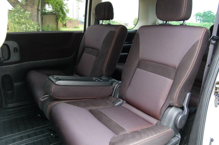 NISSAN SERENA HIGHWAYSTAR V SELECTION 2010 Petrol Automatic in White