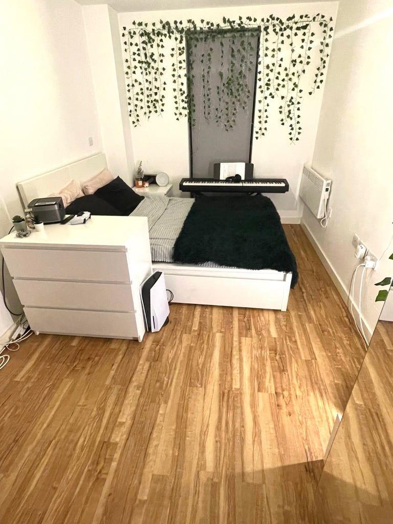Double EnSuite Room in Penthouse w Private Rooftop Terrace