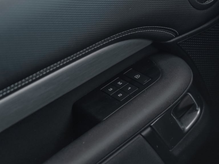 2021 Land Rover Discovery 3.0 D300 R-Dynamic HSE 5dr Auto Station Wagon Diesel Automatic