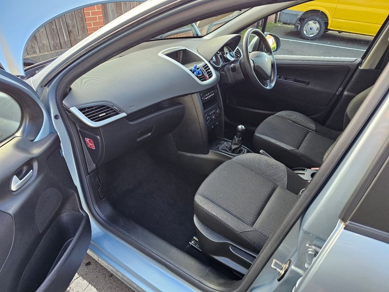 Peugeot, 207, Hatchback, 2010, Manual, 1398 (cc), 5 doors