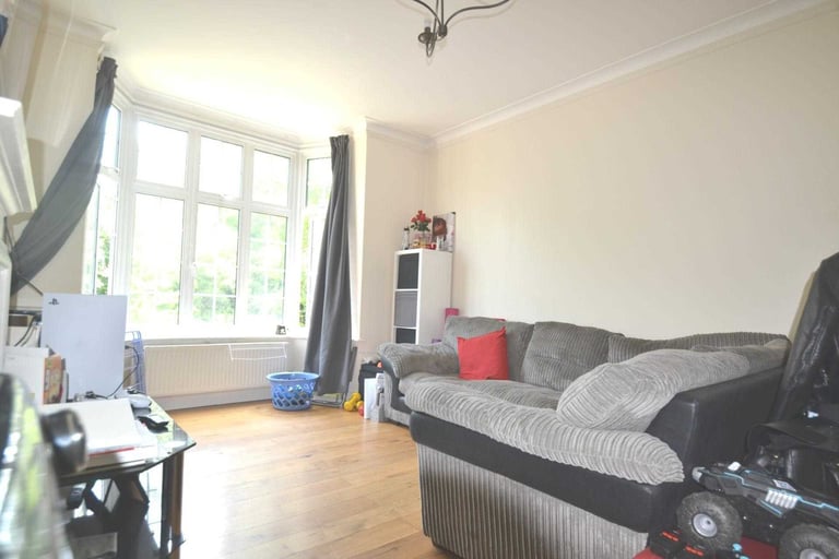 2 bedroom flat in Ealing, Greystoke Court W5 1EN
