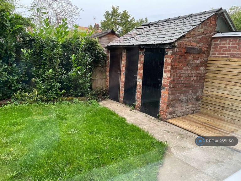 4 bedroom house in Gillbent Road, Cheadle Hulme, Cheadle, SK8 (4 bed) (#2651150)