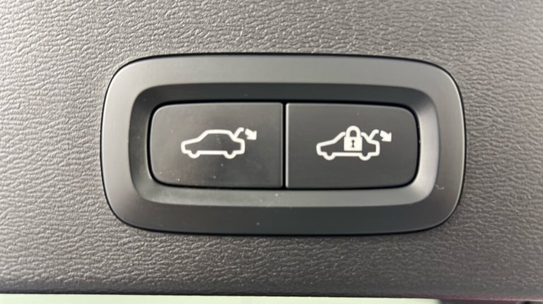 2021 Volvo XC40 P8 Recharge First Edition AWD Pure Electric(Panroof, Harman Kardon, Towbar) Estat...