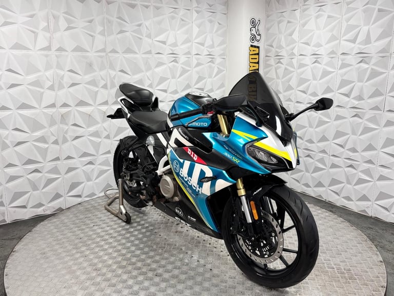 2022 CFMOTO 300SR | *WARRANTY PROVIDED*