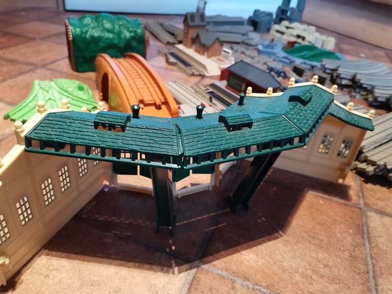 Thomas The Tank Engine and Friends Train Track Bundle over 100 pieces