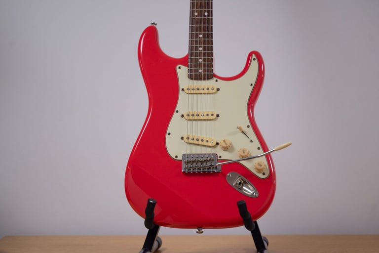 2010 Squier Classic Vibe Simon Neil Signature 61 Stratocaster - Fiesta Red