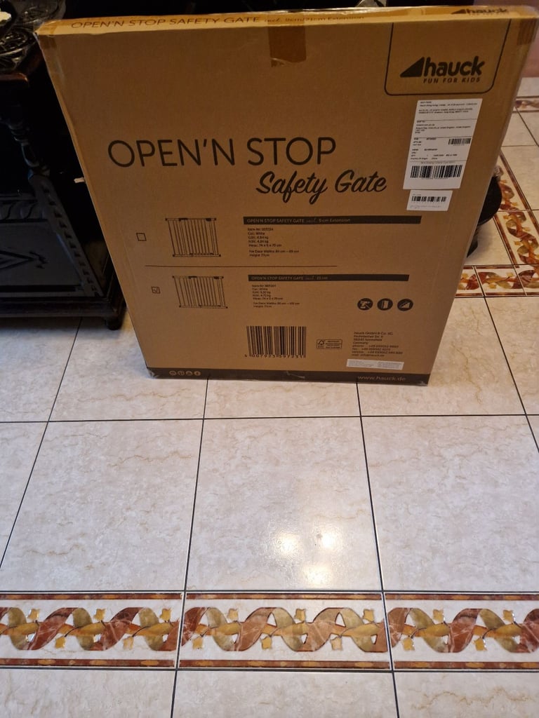 Brand  New  Hauck  Pressure  Fit  Baby  Gate. 