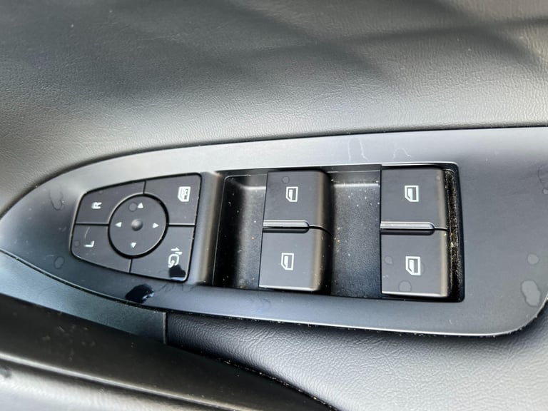 2025 MG MG HS 1.5 T-GDI Trophy DCT Euro 6 (s/s) 5dr ESTATE Petrol Automatic