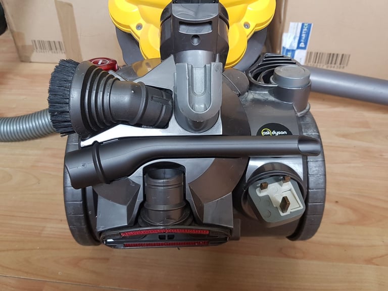yellow dyson DC19 filters washed and dried Cylinder Hoover bagless Floor 1 week guara