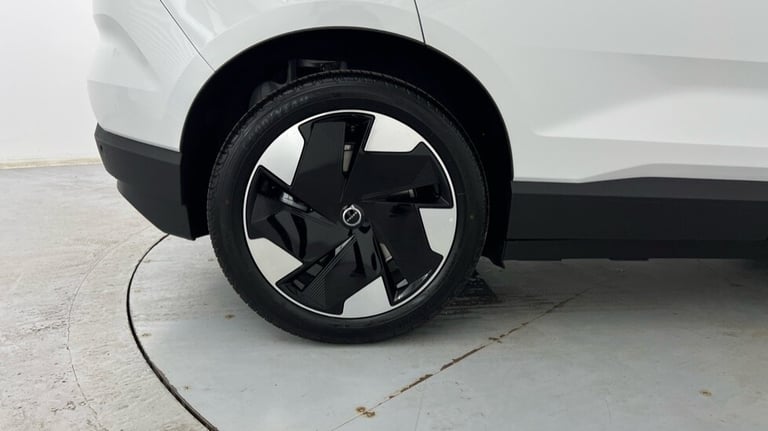 2025 Volvo EX30 Plus, Single Motor Extended Range, Electric Estate Electric Automatic