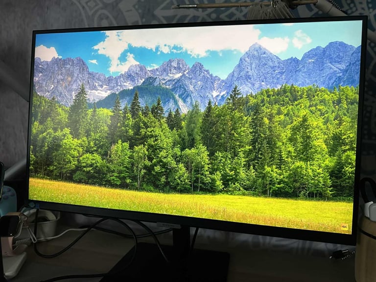 Samsung 27' Viewfinity 4K HDR10 Monitor + box