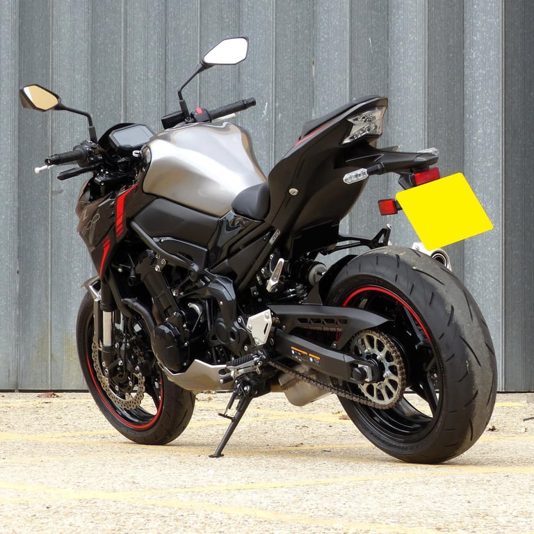 2024 KAWASAKI Z900 FPFNN, STUNNING LOW MILEAGE 1-OWNER MOTORCYCLE.
