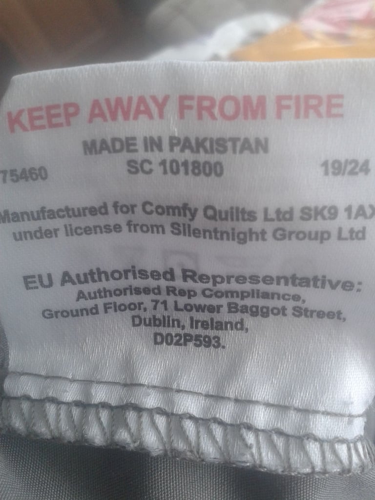 LIKE NEW GREY PINTUCK KING SIZE DUVET COVER SET