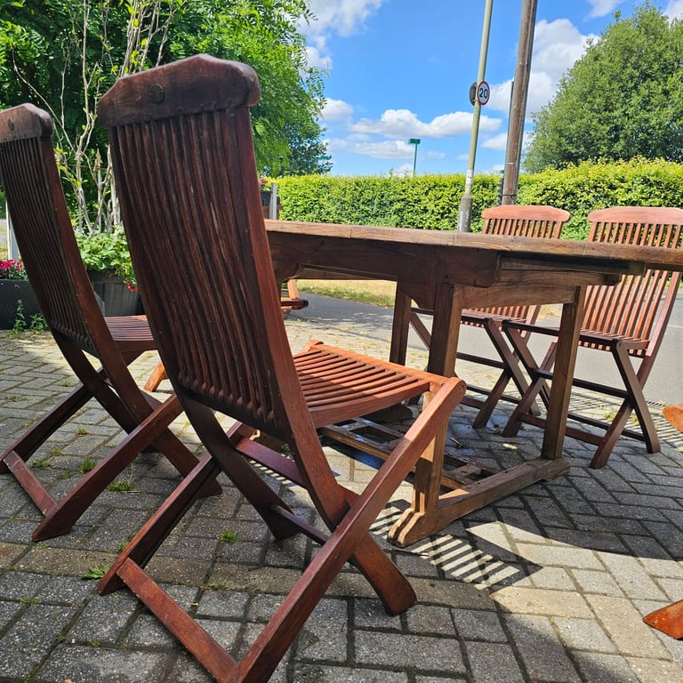 Solid teak Extendable table and x6 chairs 
