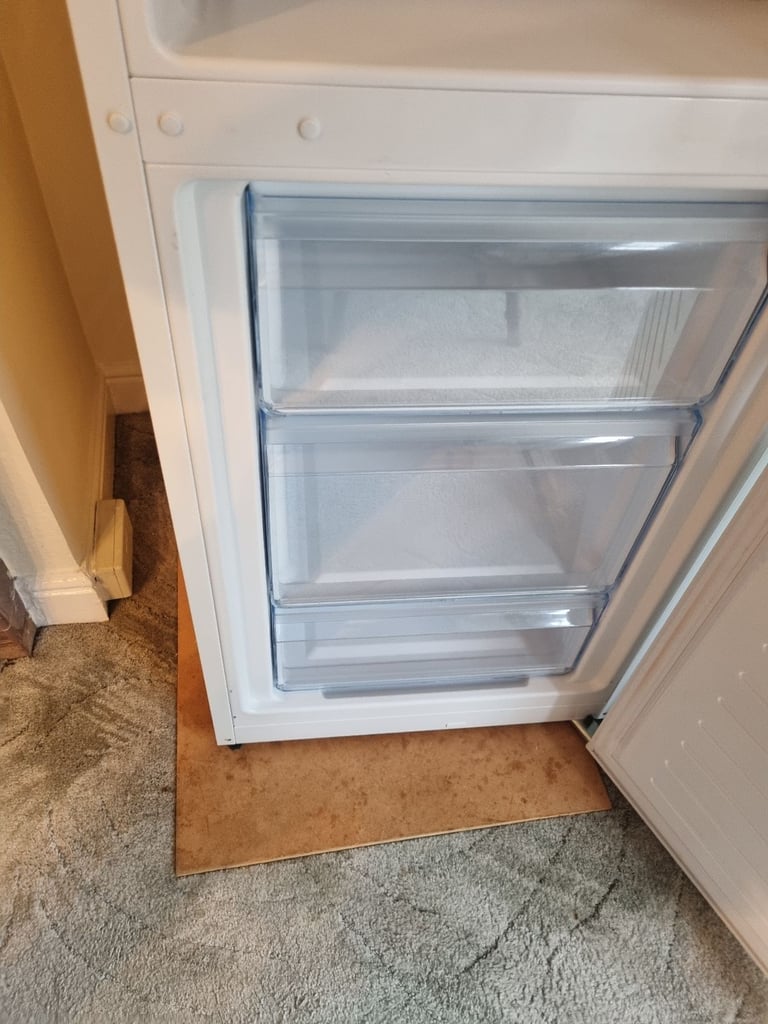 Fridge freezer 
