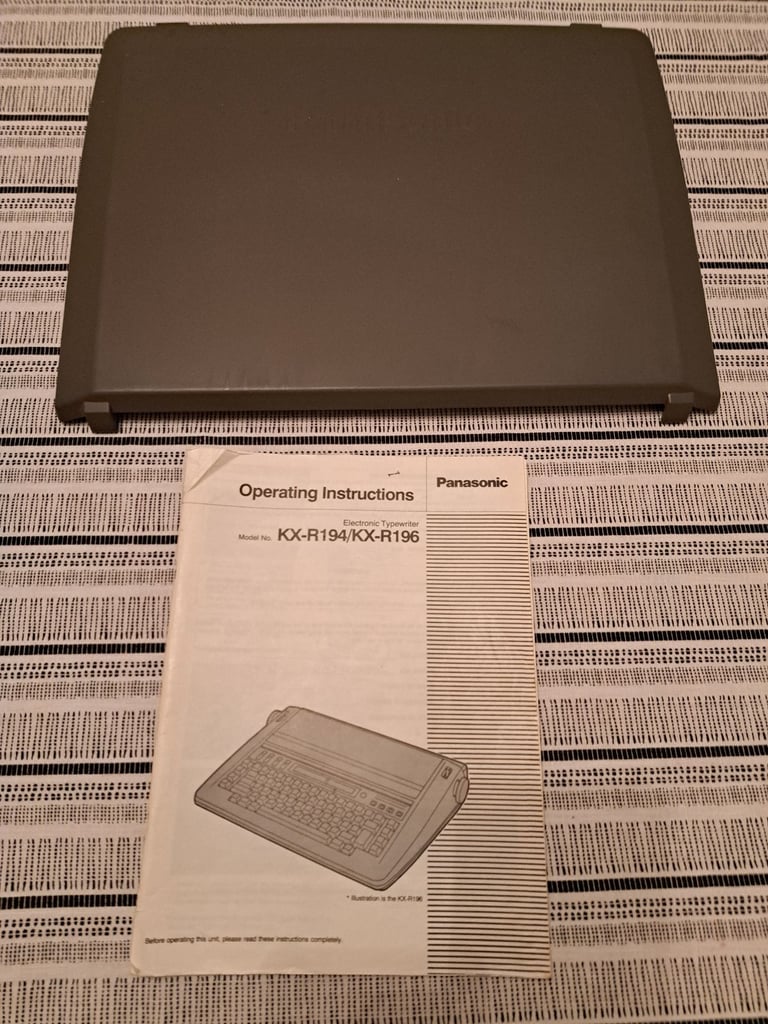 Electronic Typewriter Panasonic KX-R194, very condition.
