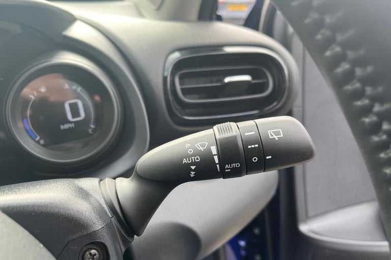 2022 Toyota Yaris Cross 1.5 Hybrid Icon 5dr CVT, Parking sensors, Media Screen, Sat Nav, Multifun...
