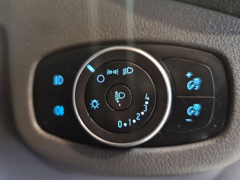 FORD TRANSIT CONNECT 1.5 200 ECOBLUE TREND P/V L1 100 BHP SWB DIESEL