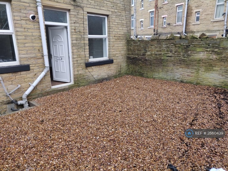 5 bedroom house in Mumford Street, Bradford, BD5 (5 bed) (#2660439)