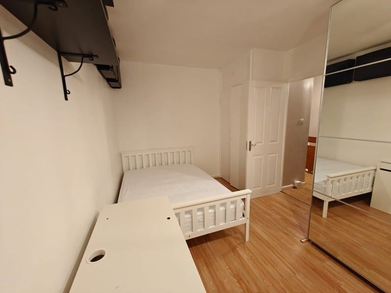 image for Spacious Room in Shadwell from October