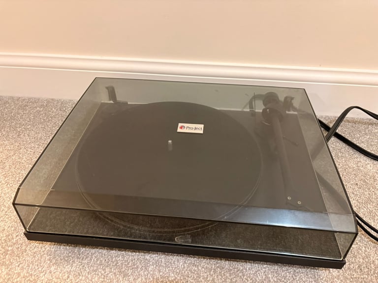 image for Pro-ject Essentials II Turntable 