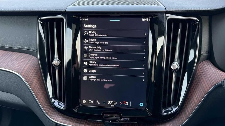 2024 Volvo XC60 Ultimate, B5 AWD Mild hybrid, Petrol, Dark ESTATE Petrol/Electric Hybrid Automatic