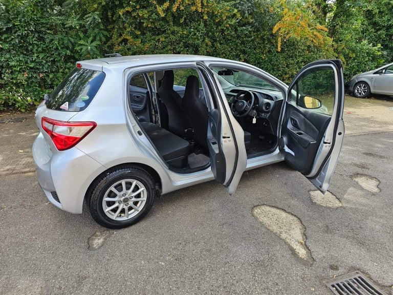 2018 Toyota Yaris 1.5 VVT-h Icon Tech E-CVT Euro 6 (s/s) 5dr Hatchback HYBRID ELECTRIC Automatic