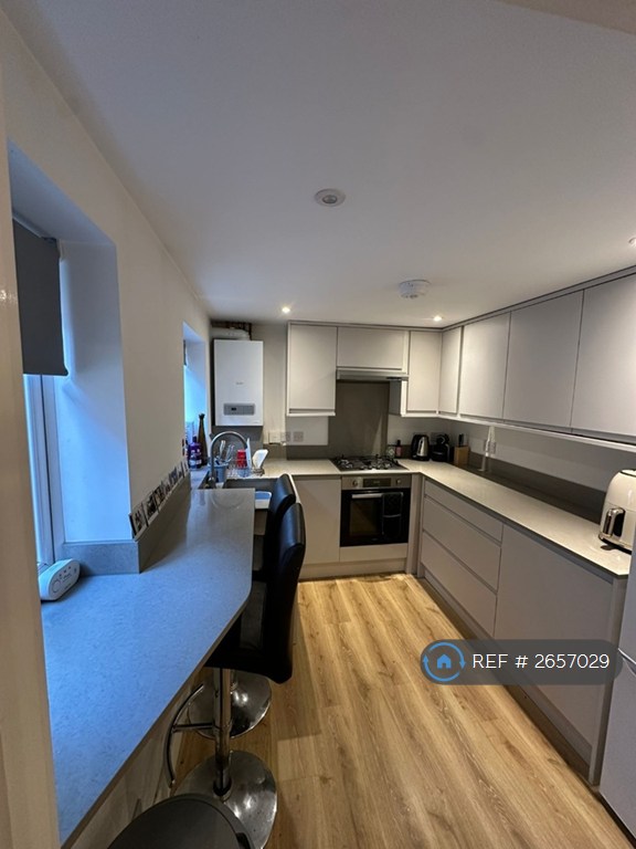 2 bedroom flat in High Road Leytonstone, London, E11 (2 bed) (#2657029)