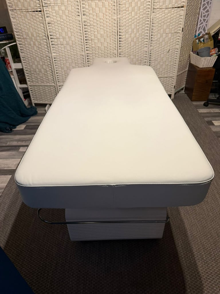 Luxury 3-Motor Electric Massage Bed – Immaculate Condition