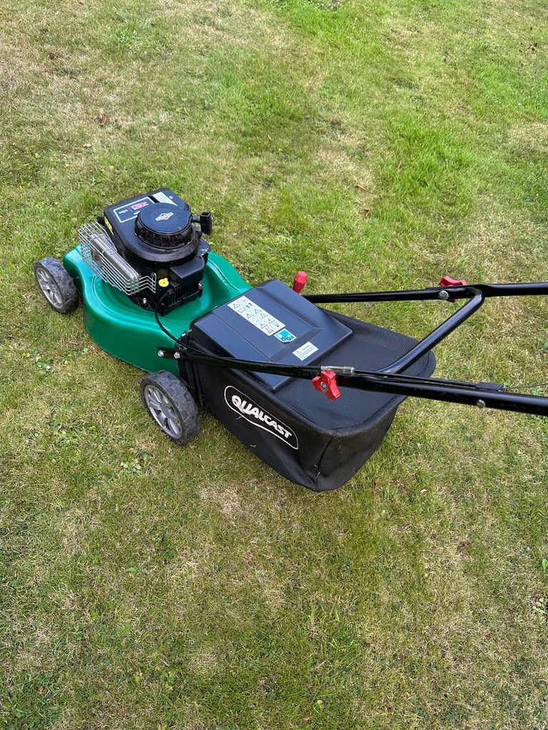 Qualcast petrol lawnmower 16”cut Briggs engine mower VGC solid steel deck mower serviced 