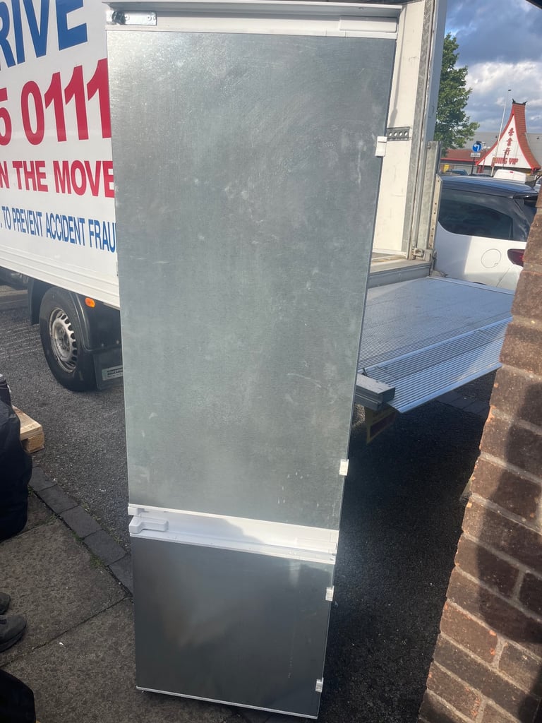 Integrated fridge freezer 