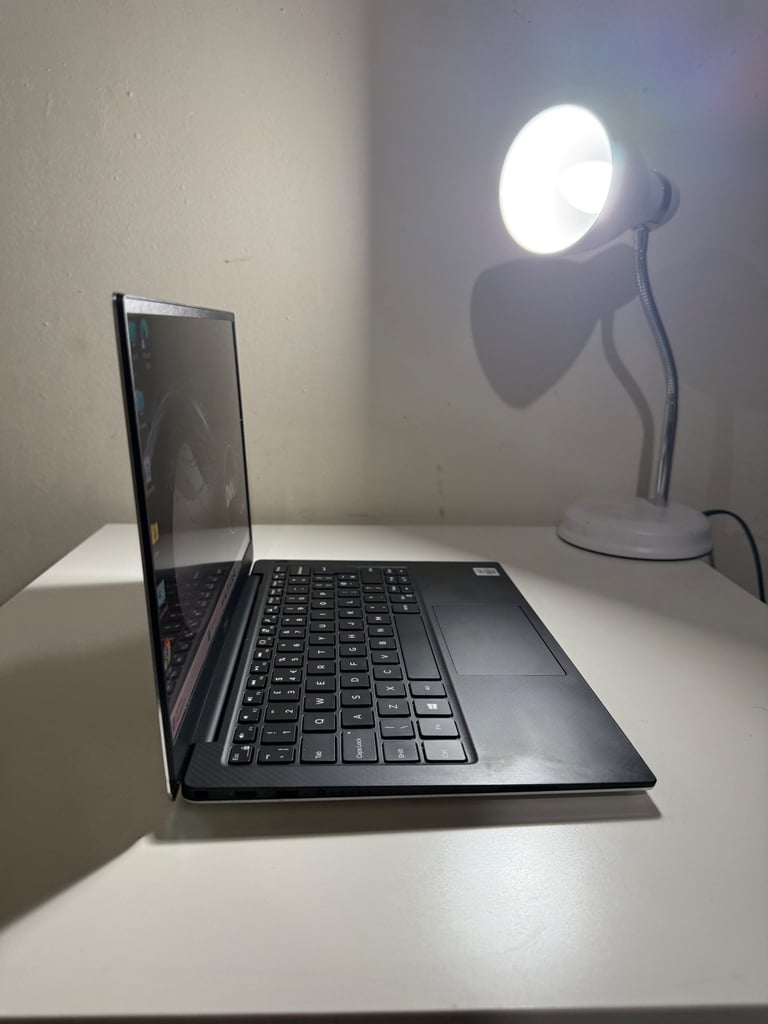Dell xps 13 7390 Intel i7 10th gen,8gb,512gb nvme Windows 11 Pro excelent condition
